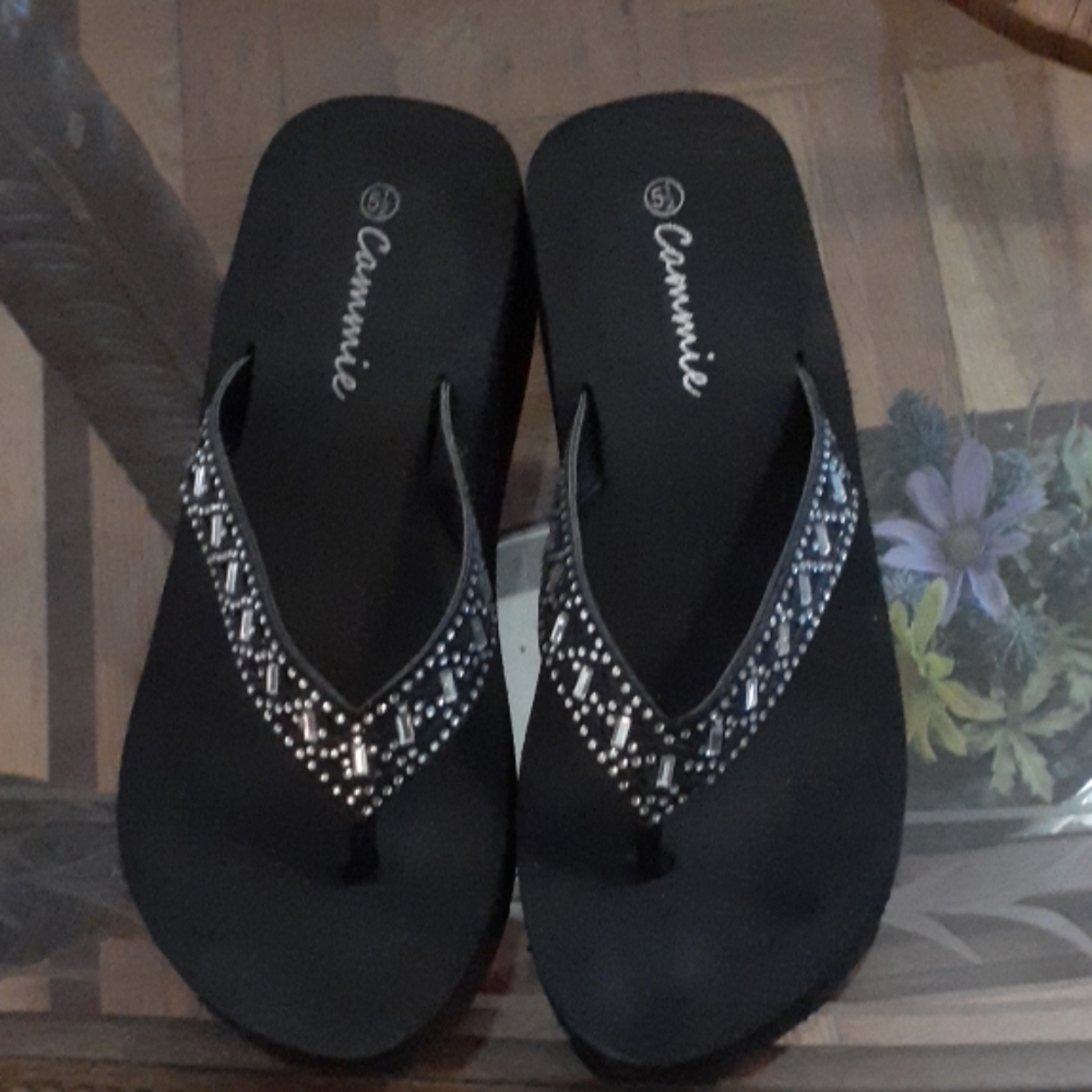 Like new black and silver sandals 5.5